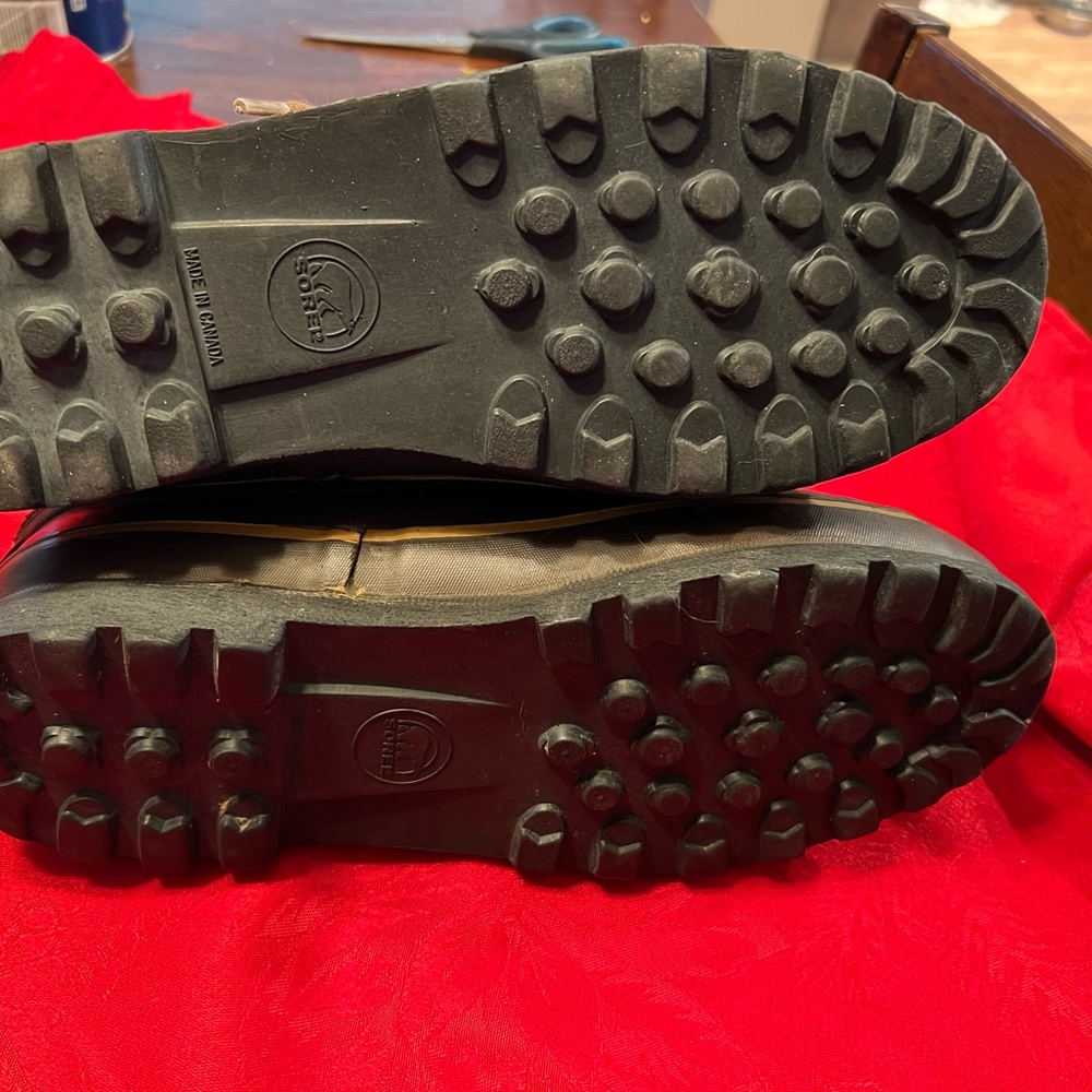 Womans Sorel boots.  In very good shape.  They need new liners.